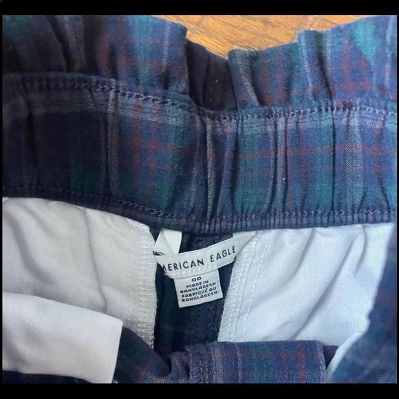 American Eagle High Waisted plaid Mom Shorts - Picture 3 of 6